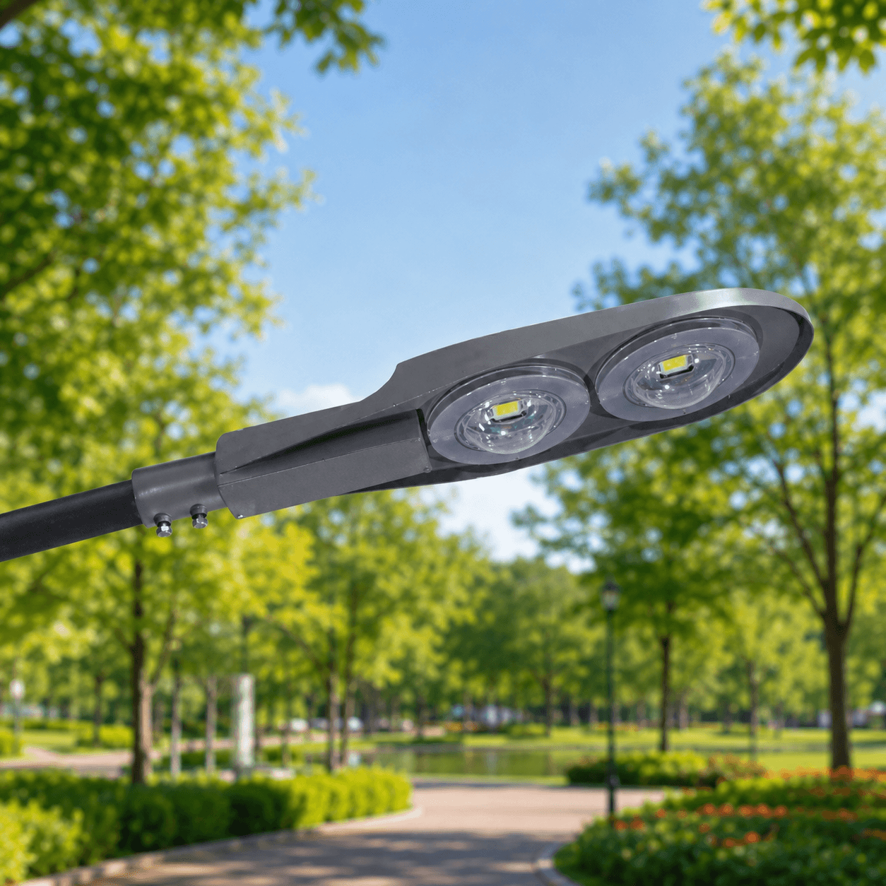 โคมไฟถนน LED SC579 กำลังไฟ 40W-60W ประสิทธิภาพแสง 100 lm/W มาตรฐาน IP65 ตัวโคมเคลือบสีฝุ่นอีพ็อกซี่ทนทาน สำหรับติดตั้งส่องสว่างบนถนนและทางเดินภายนอกอาคาร